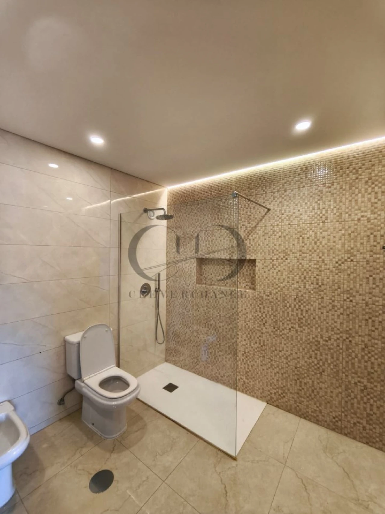 Apartamento T4 para Venda em Pedroso e Seixezelo Foto 32