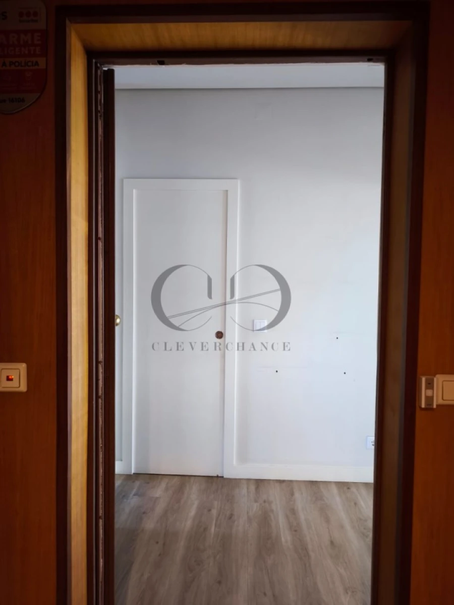 Apartamento T4 para Venda em Pedroso e Seixezelo Foto 11