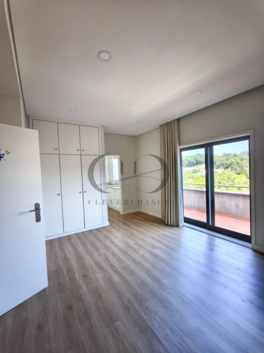 Apartamento T4 para Venda em Pedroso e Seixezelo Foto 19