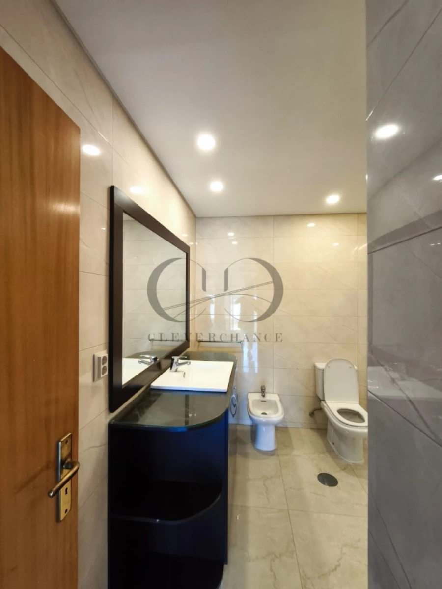 Apartamento T4 para Venda em Pedroso e Seixezelo Foto 33