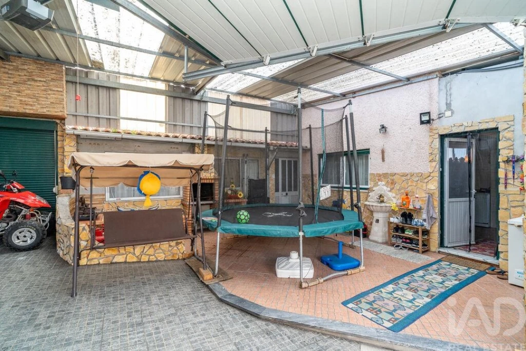 Moradia T4 para Venda em Marinha das Ondas Foto 11