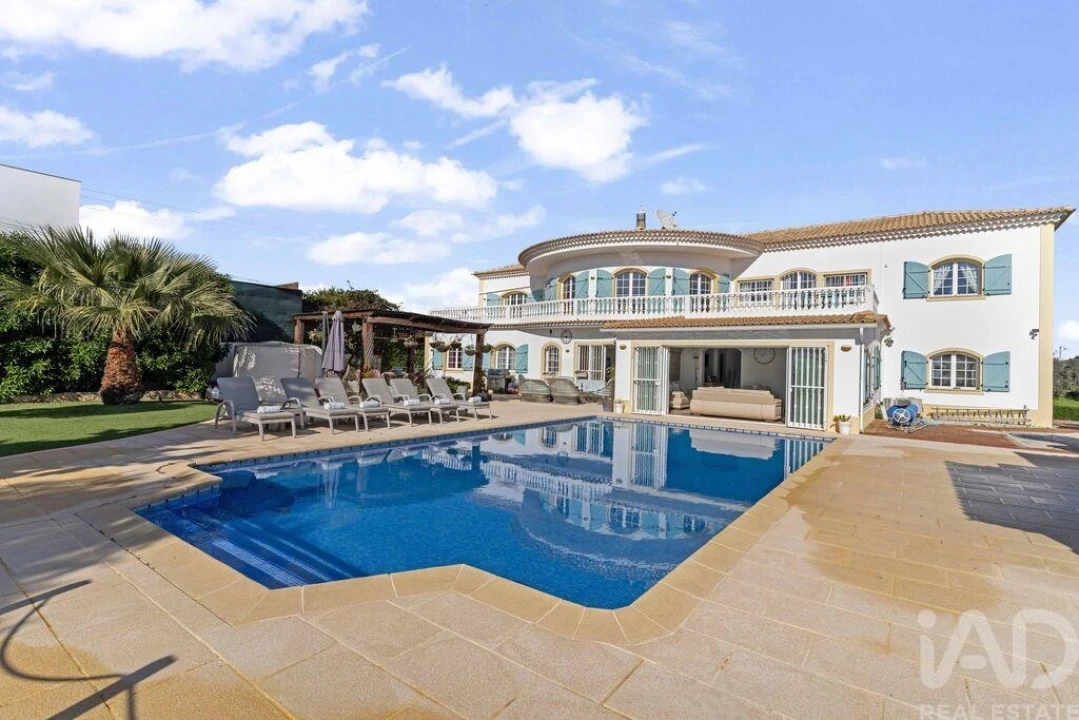 Moradia T5 para Venda em Guia Foto 40