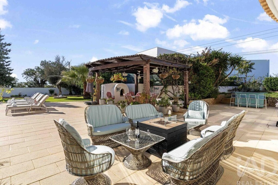 Moradia T5 para Venda em Guia Foto 37