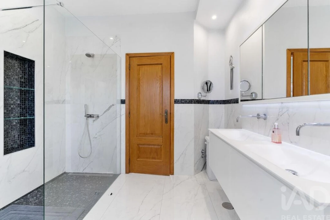 Moradia T5 para Venda em Guia Foto 25