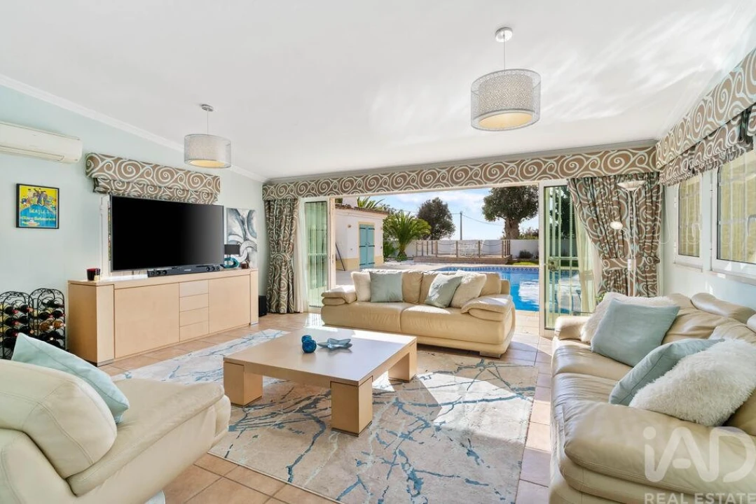 Moradia T5 para Venda em Guia Foto 5