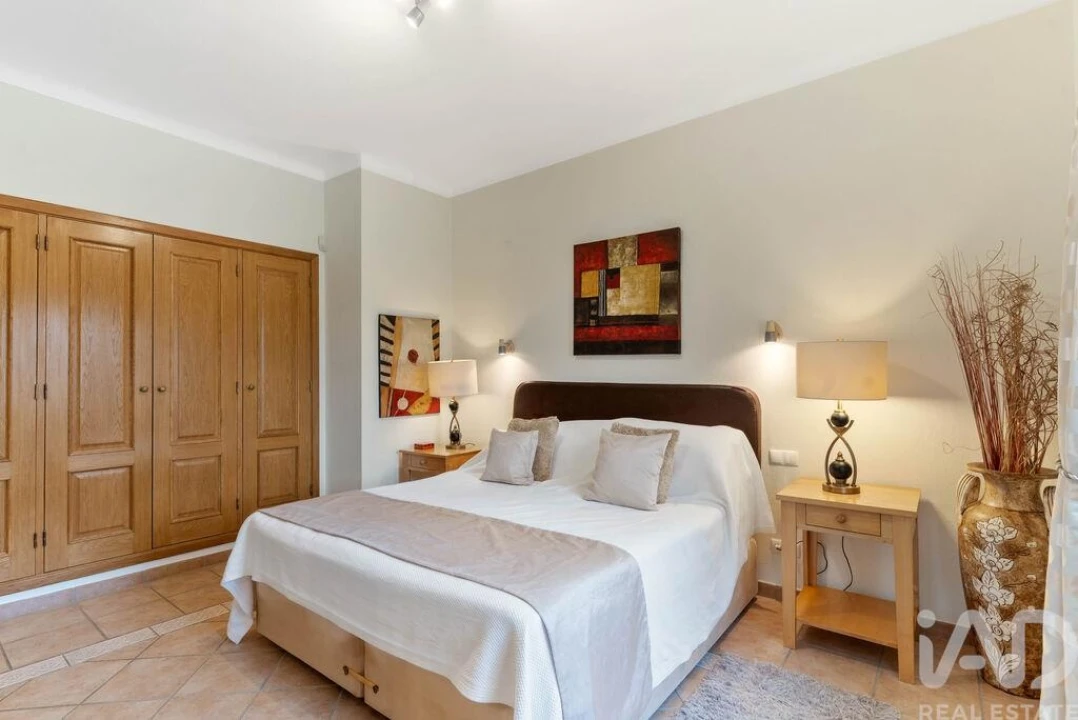 Moradia T5 para Venda em Guia Foto 13