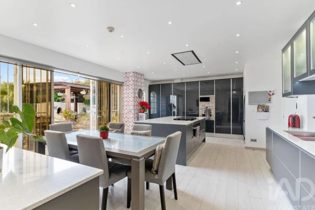 Moradia T5 para Venda em Guia Foto 11