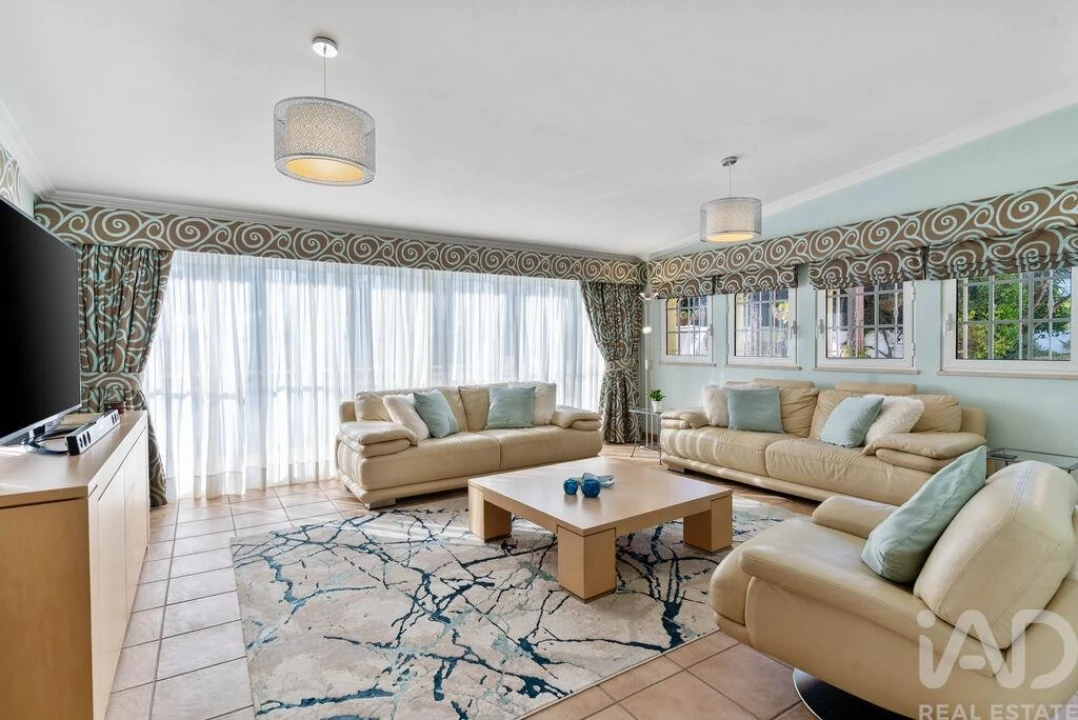 Moradia T5 para Venda em Guia Foto 4