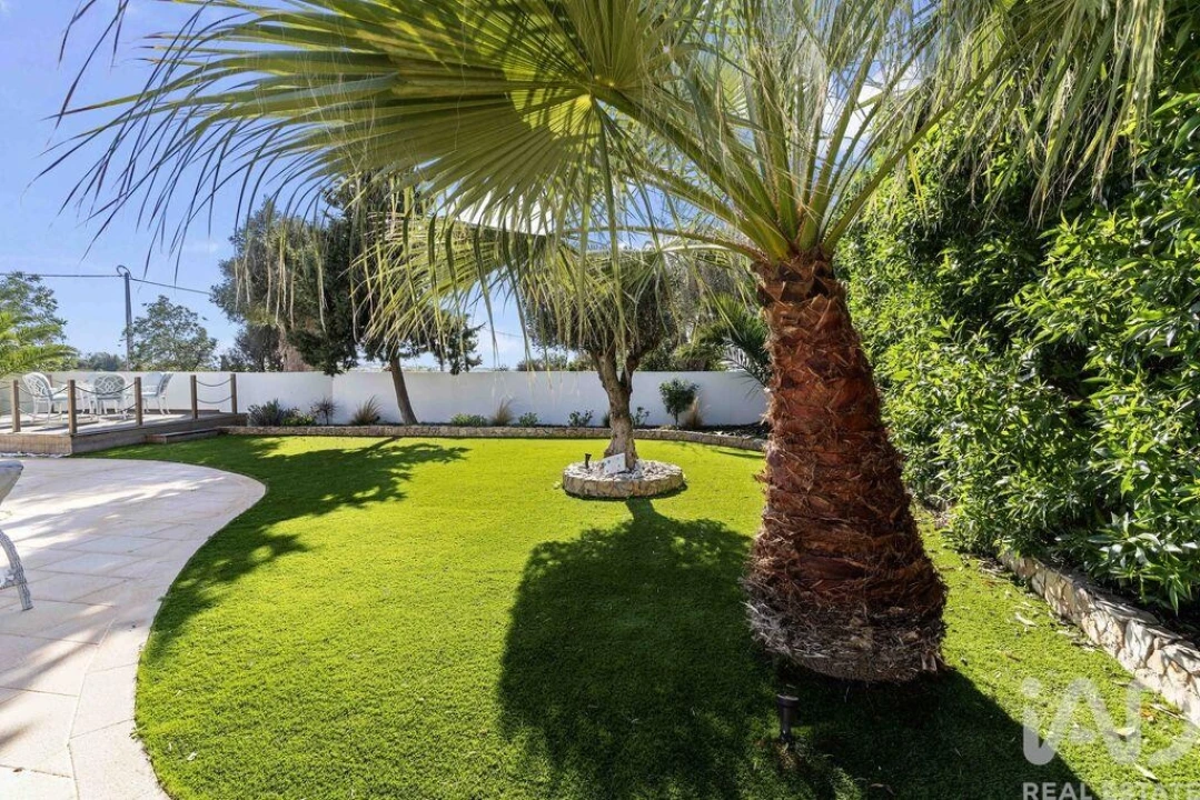 Moradia T5 para Venda em Guia Foto 39