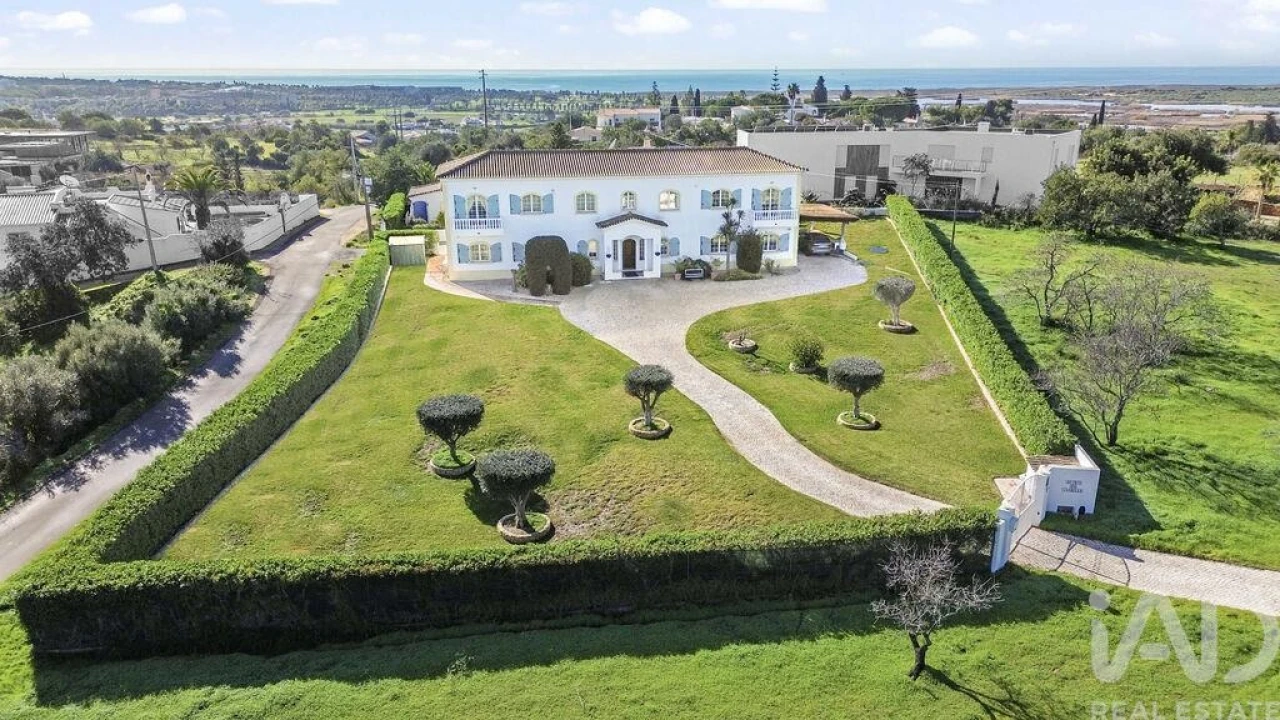 Moradia T5 para Venda em Guia Foto 2