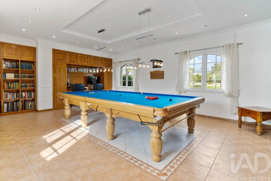 Moradia T5 para Venda em Guia Foto 8