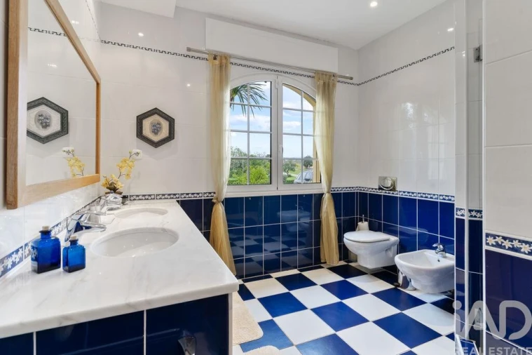 Moradia T5 para Venda em Guia Foto 18