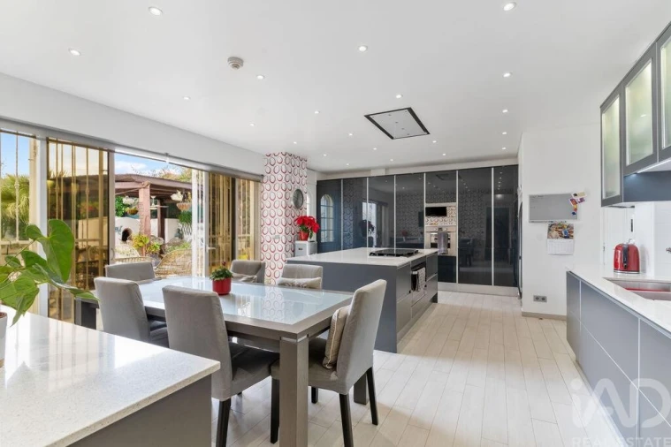 Moradia T5 para Venda em Guia Foto 11