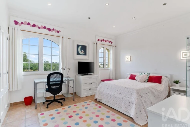 Moradia T5 para Venda em Guia Foto 22