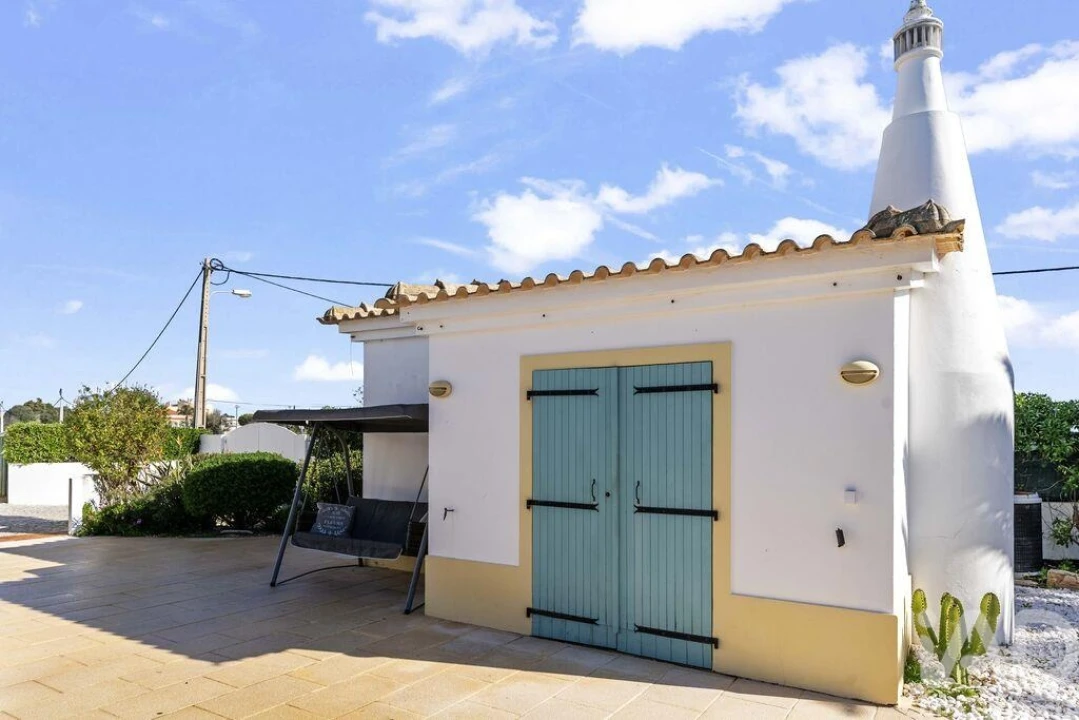 Moradia T5 para Venda em Guia Foto 36