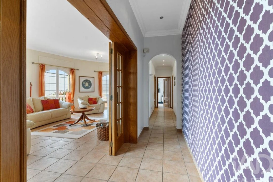 Moradia T5 para Venda em Guia Foto 32