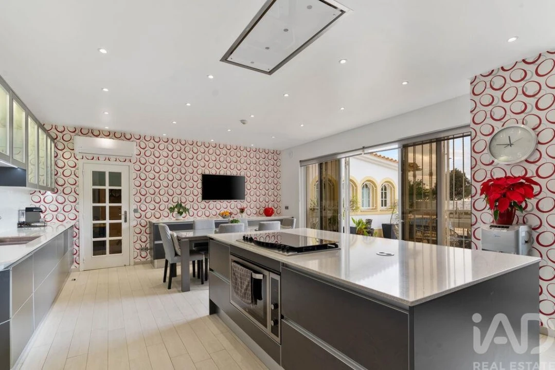 Moradia T5 para Venda em Guia Foto 9