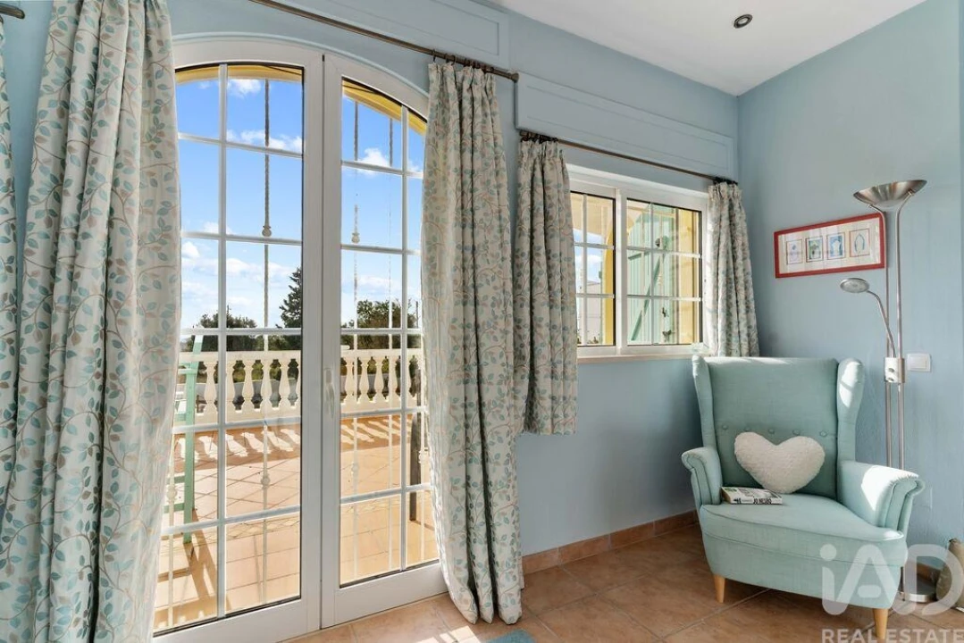 Moradia T5 para Venda em Guia Foto 28