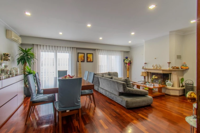 Moradia T4 para Venda em Rio Tinto Foto 1