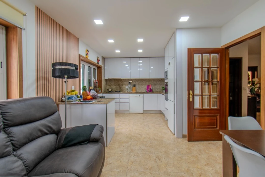 Moradia T4 para Venda em Rio Tinto Foto 4