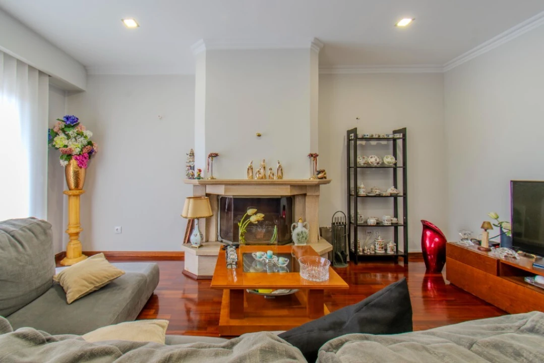 Moradia T4 para Venda em Rio Tinto Foto 9