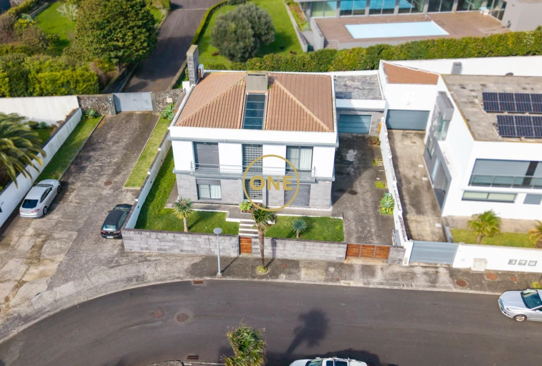 Moradia T4 para Venda em Santa Clara Foto 1