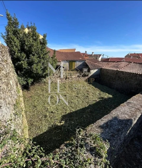 Moradia T5 para Venda em Vilarinho da Castanheira