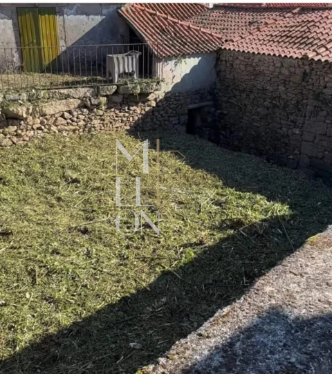 Moradia T5 para Venda em Vilarinho da Castanheira