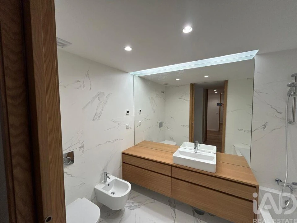 Apartamento T2 para Venda em Cidade da Maia Foto 27