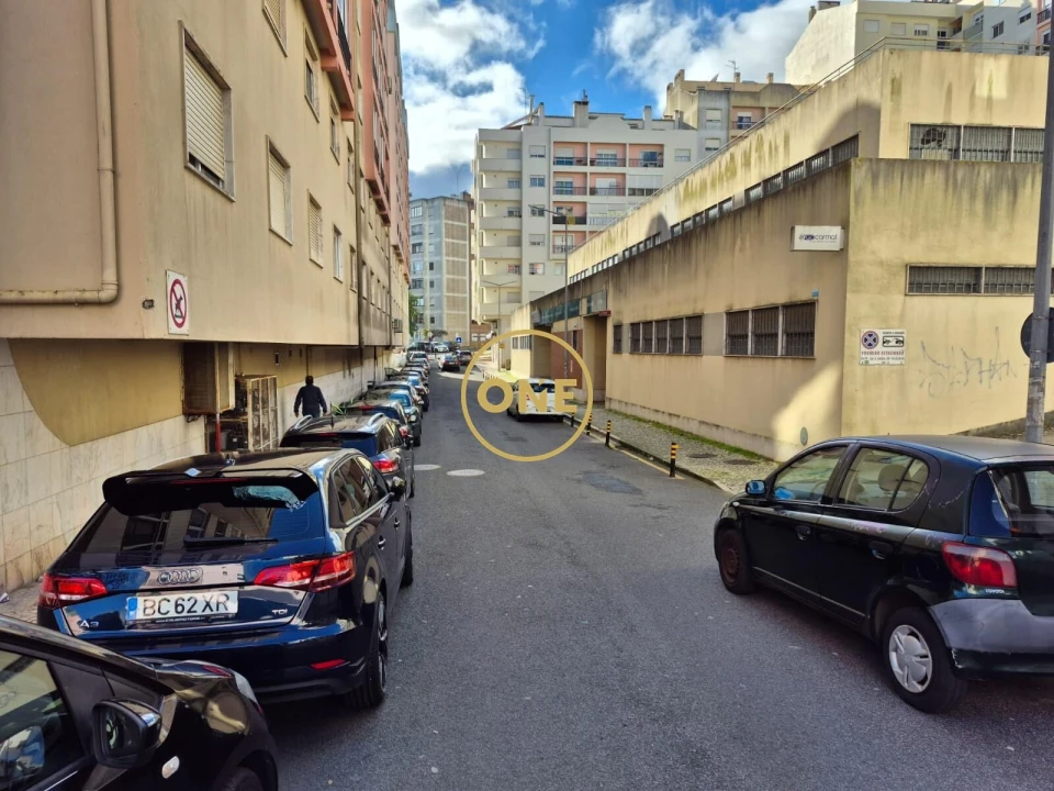 Garagem para Venda em Massamá e Monte Abraão Foto 7