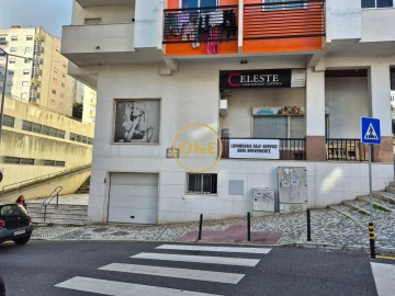 Garagem para Venda em Massamá e Monte Abraão
