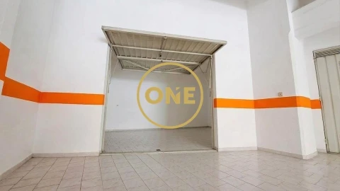 Garagem para Venda em Massamá e Monte Abraão