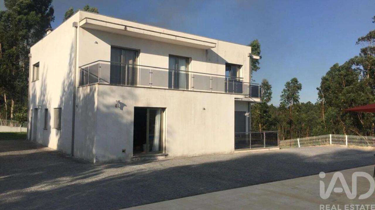 Moradia T3 para Arrendamento em Refoios do Lima Foto 1