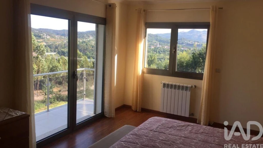 Moradia T3 para Arrendamento em Refoios do Lima Foto 10