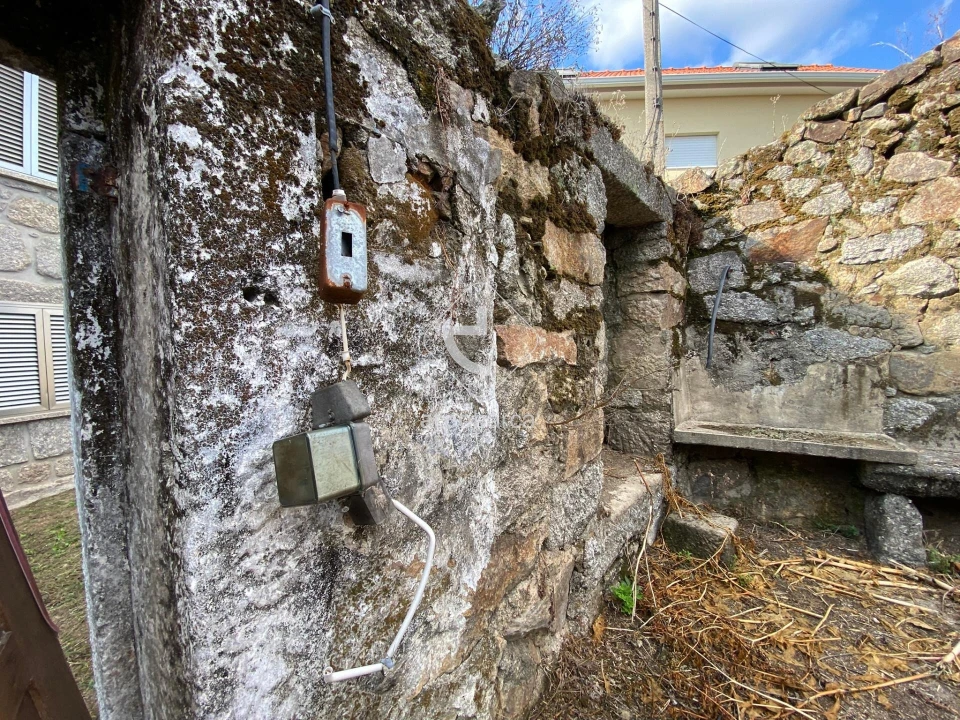 Moradia T2 para Venda em Monte Redondo Foto 10