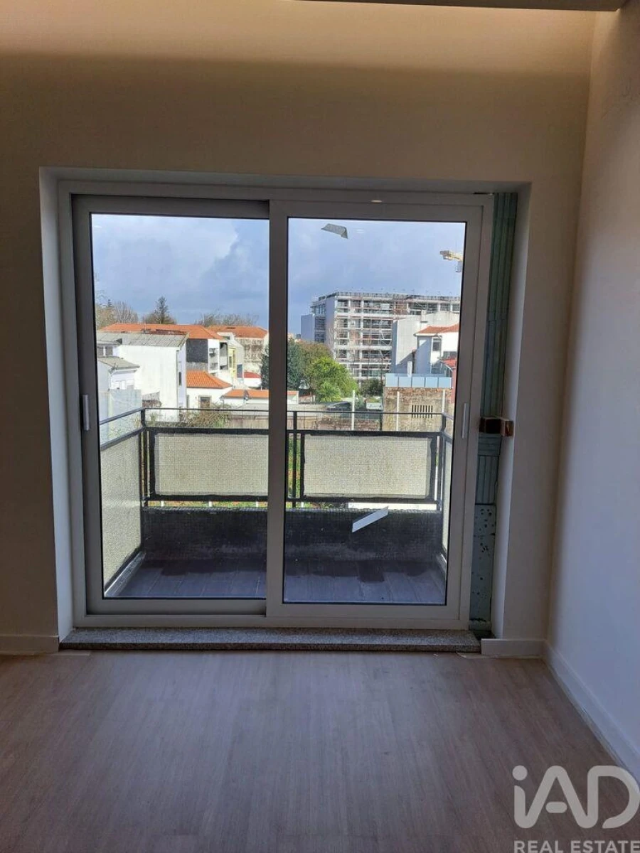 Apartamento T2 para Venda em Paranhos Foto 5