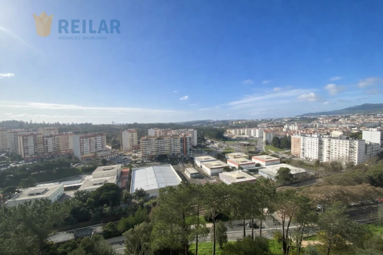 Apartamento T2 para Venda em Rio de Mouro Foto 1