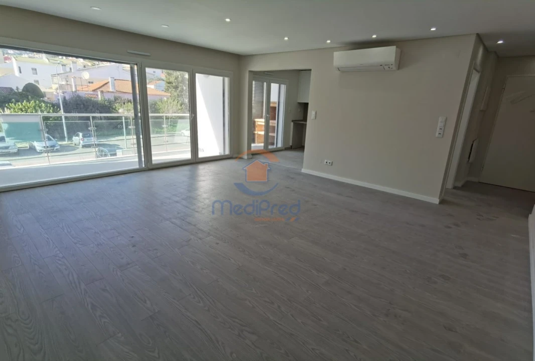 Apartamento T2 para Venda em Santo António dos Cavaleiros e Frielas Foto 1