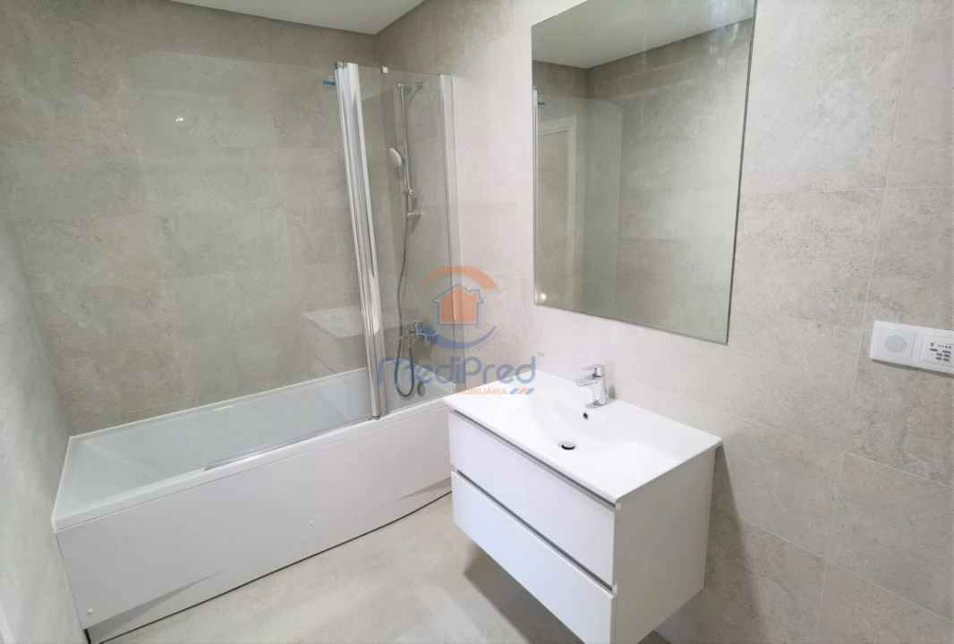 Apartamento T2 para Venda em Santo António dos Cavaleiros e Frielas Foto 17