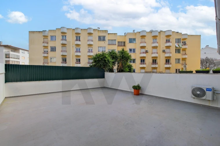 Apartamento T2 para Venda em São Domingos de Rana Foto 3