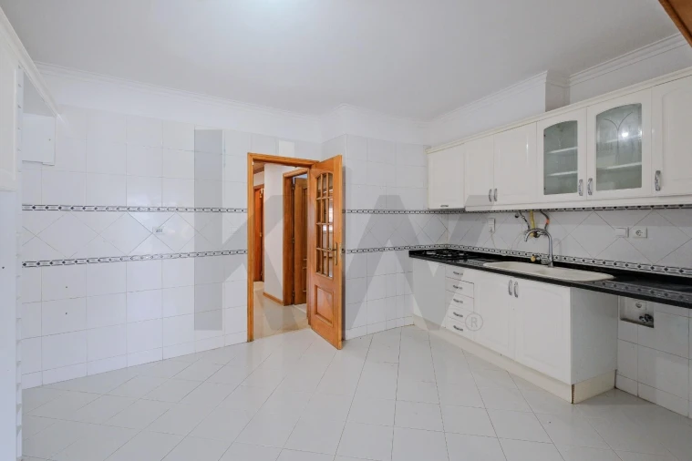 Apartamento T2 para Venda em São Domingos de Rana Foto 11