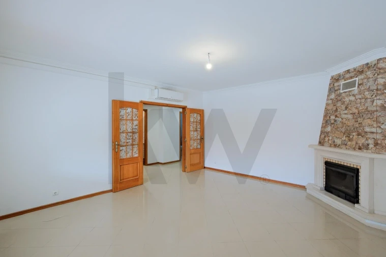 Apartamento T2 para Venda em São Domingos de Rana Foto 6