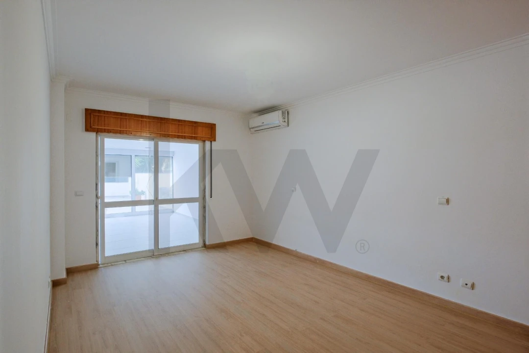 Apartamento T2 para Venda em São Domingos de Rana Foto 17