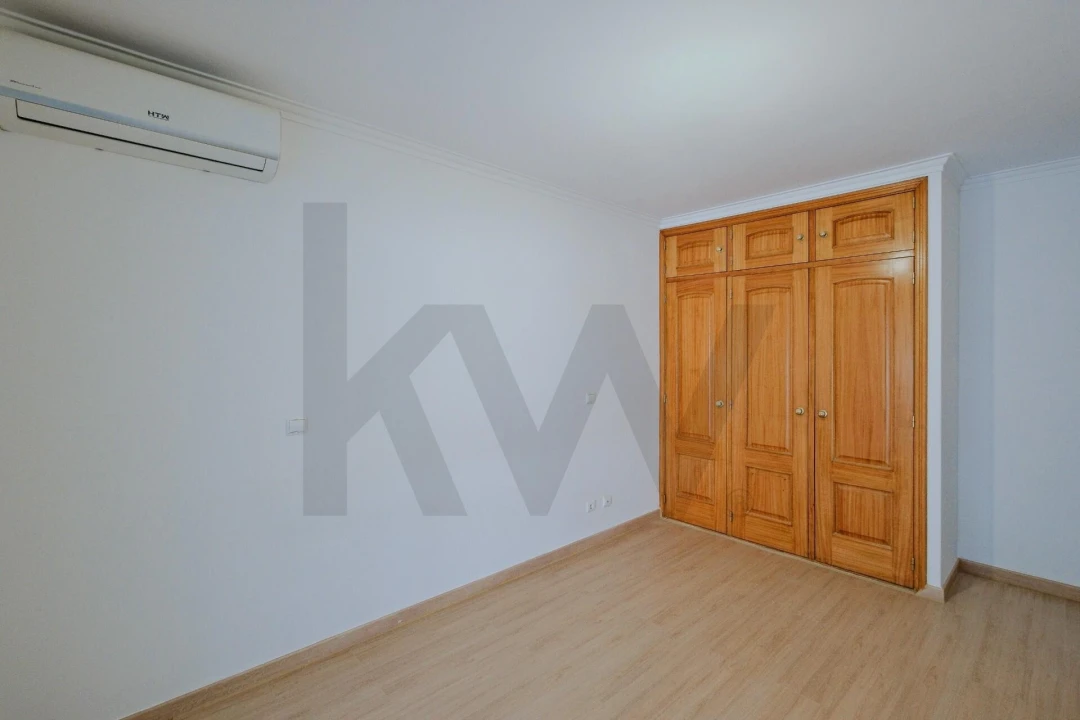 Apartamento T2 para Venda em São Domingos de Rana Foto 16