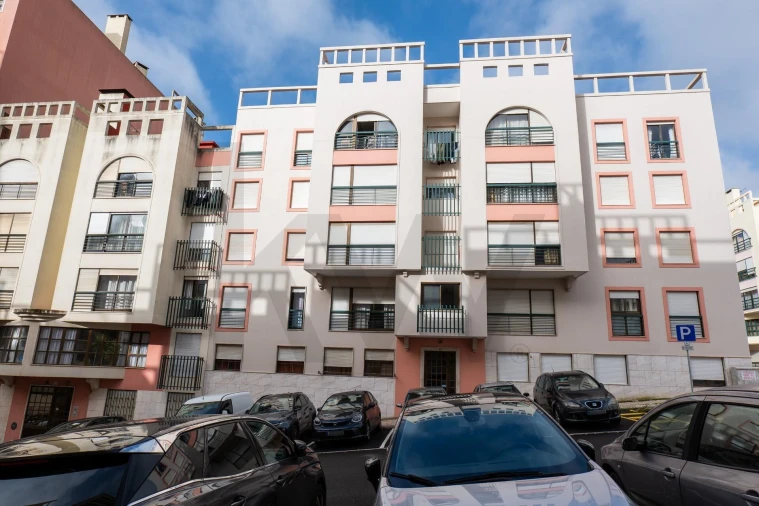 Apartamento T1 para Venda em Massamá e Monte Abraão Foto 2