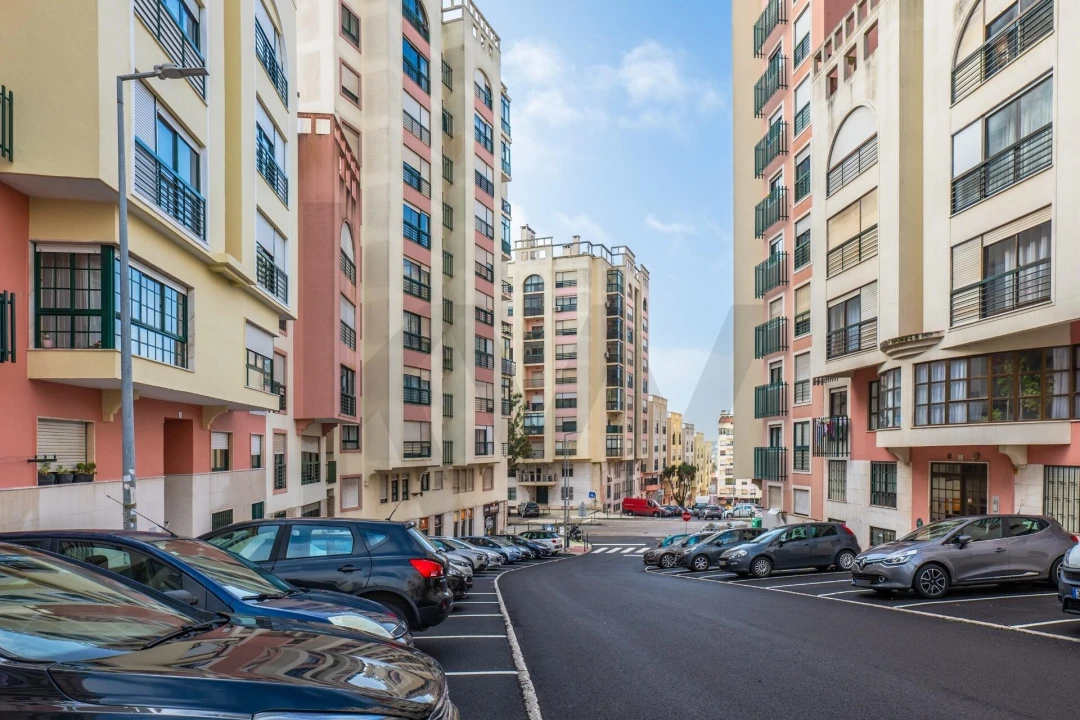Apartamento T1 para Venda em Massamá e Monte Abraão Foto 1