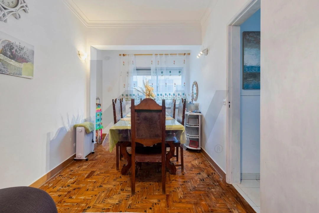 Apartamento T2 para Venda em Charneca de Caparica e Sobreda Foto 2