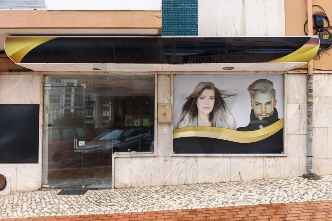 Loja para Arrendamento em Massamá e Monte Abraão Foto 2