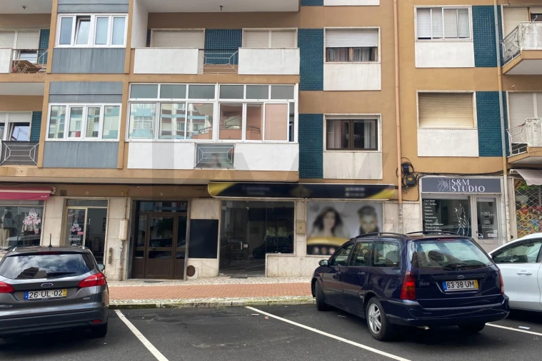 Loja para Arrendamento em Massamá e Monte Abraão Foto 12