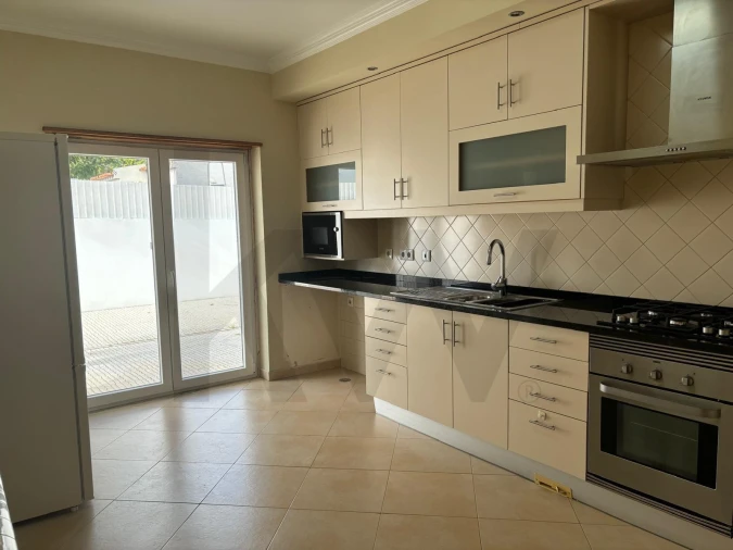 Moradia T3 para Arrendamento em Santa Maria e São Miguel, São Martinho, São Pedro Penaferrim Foto 8